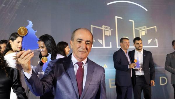 Prefeito José Salomão recebe prêmio Prefeitura Empreendedora na categoria “Inclusão Produtiva”, com o projeto da Casa Dourada