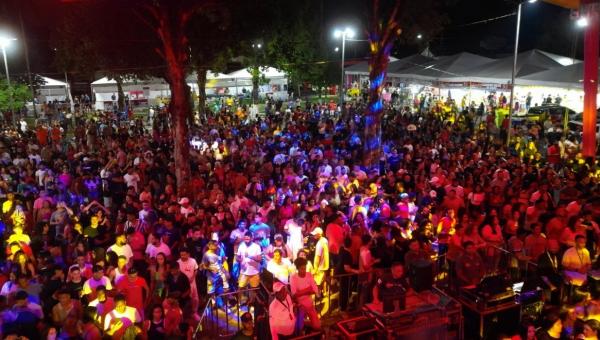 DianoFolia 2024: primeira noite arrasta multidão de foliões ao som de Vinny Nogueira e Gasparzinho
