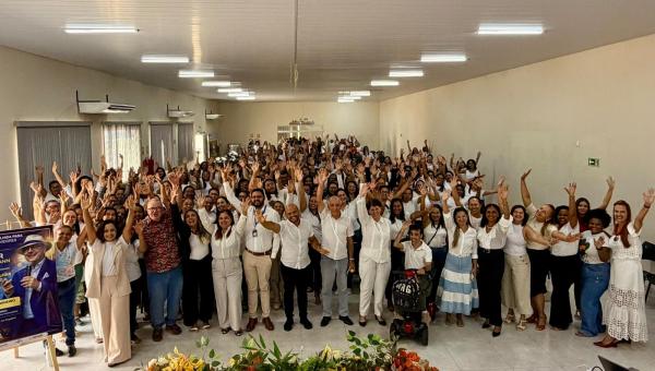 Servidores da Educação de Dianópolis participam de palestra motivacional com Omar Hennemann