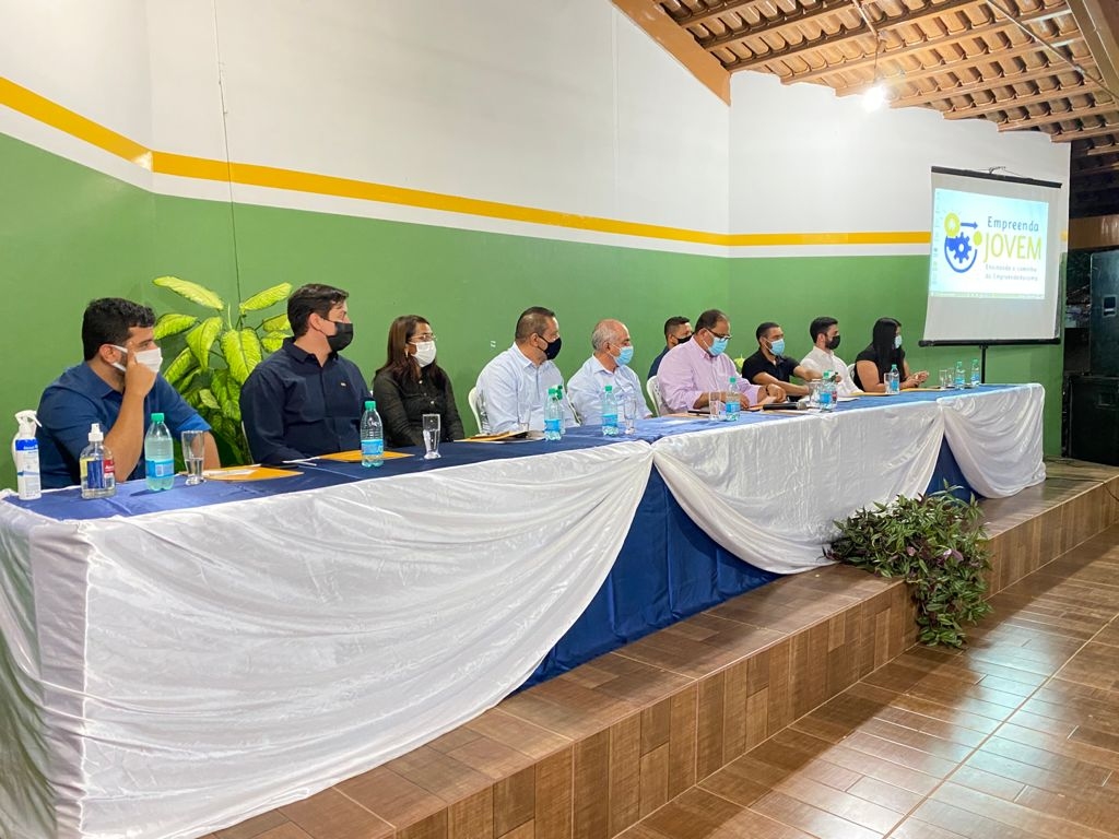 Programa Empreenda Jovem abre mais vagas para participantes em Dianópolis; prefeito e vice prestigiam o evento