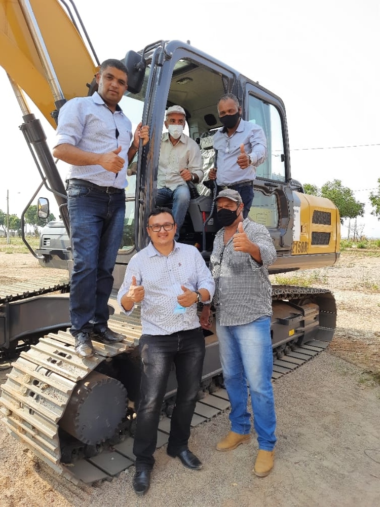 Prefeitura de Dianópolis recebe escavadeira hidráulica para fortalecer a prestação de serviços no município