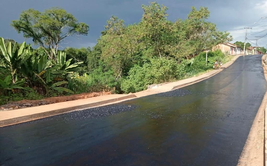 Avenida Gabriel recebe obras de recapeamento; recurso é fruto de emenda do Deputado Federal Célio Moura e atende às necessidades da principal via de acesso ao Hospital de Dianópolis