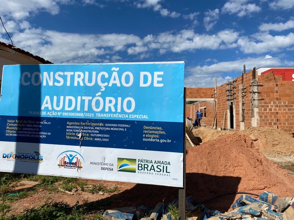 Prefeito José Salomão visita construção do Auditório da Secretaria Municipal de Educação 