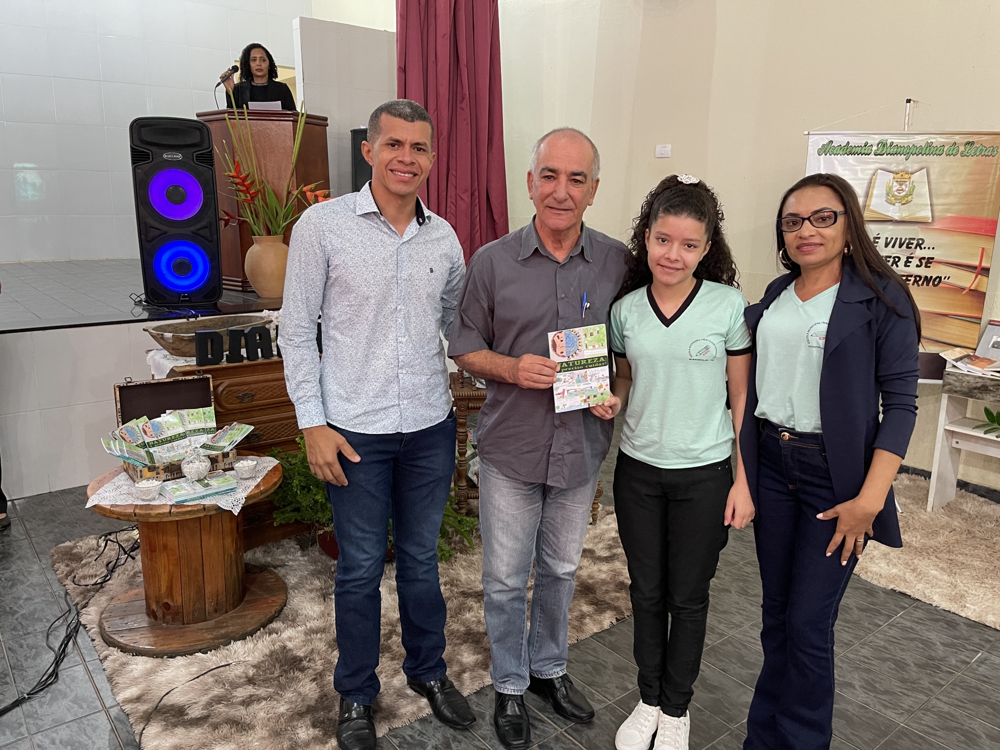 “Natureza é preciso cuidar”, livro escrito por alunos da rede municipal de ensino é lançado com apoio da Prefeitura