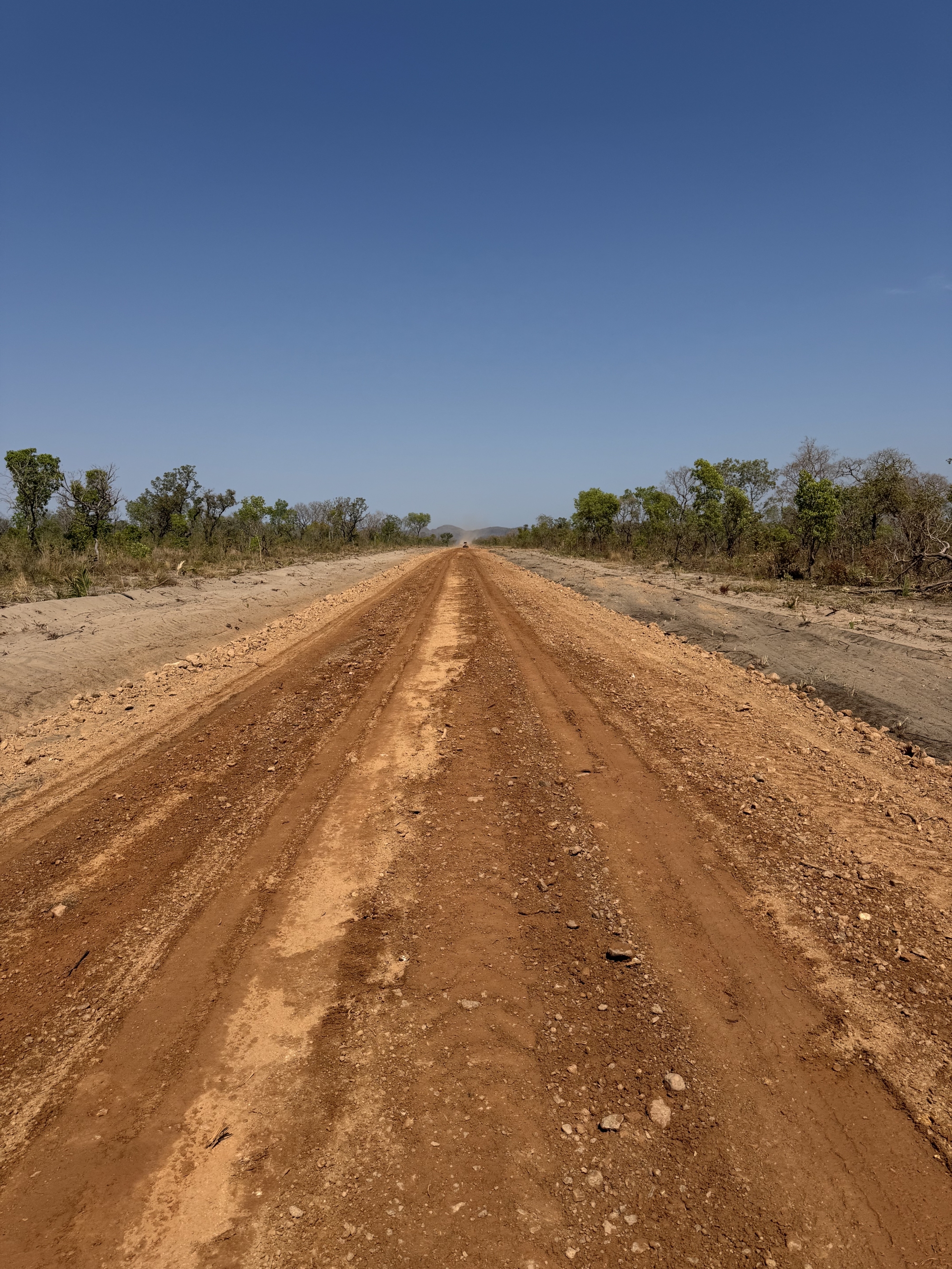 Prefeitura de Dianópolis realiza encascalhamento de 11 km de estrada vicinal entre São Dionísio e Boa Sorte
